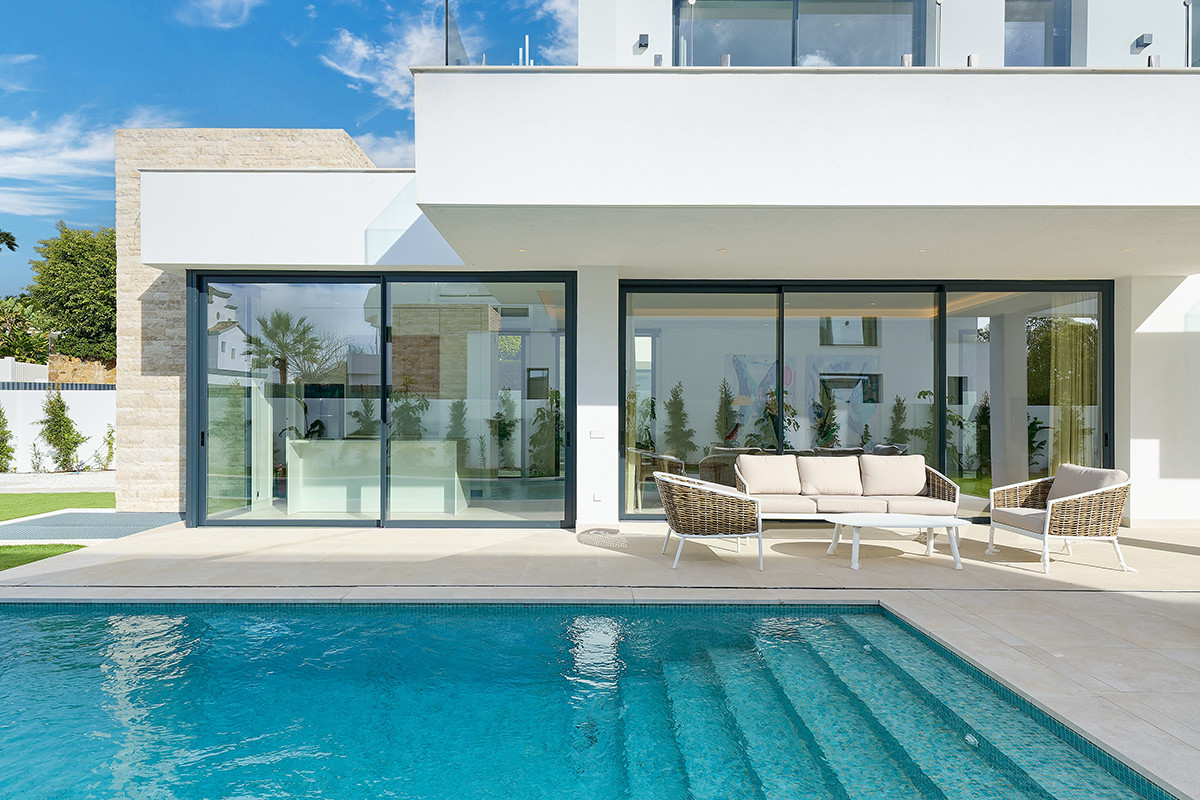Se vende Villa - Chalet de 4 dormitorios en Costa Del Sol, Málaga, España