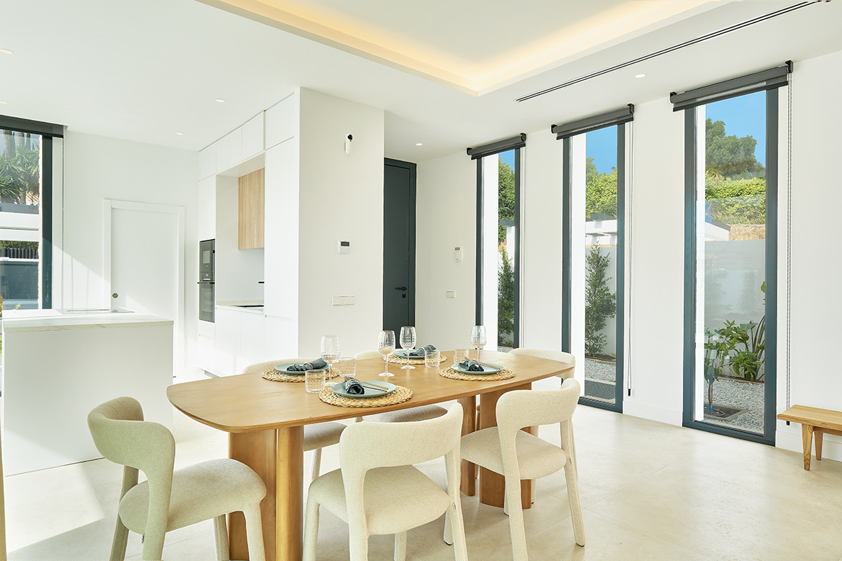 Se vende Villa - Chalet de 4 dormitorios en Costa Del Sol, Málaga, España