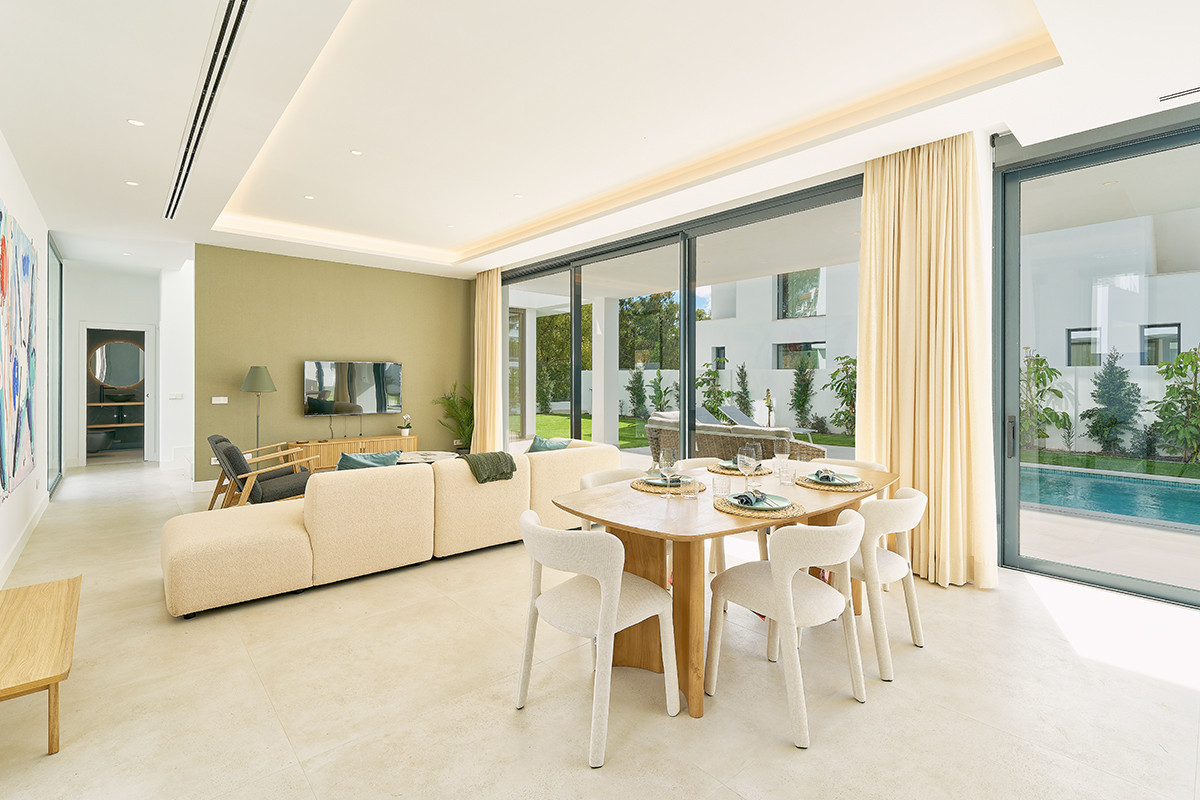 Se vende Villa - Chalet de 4 dormitorios en Costa Del Sol, Málaga, España