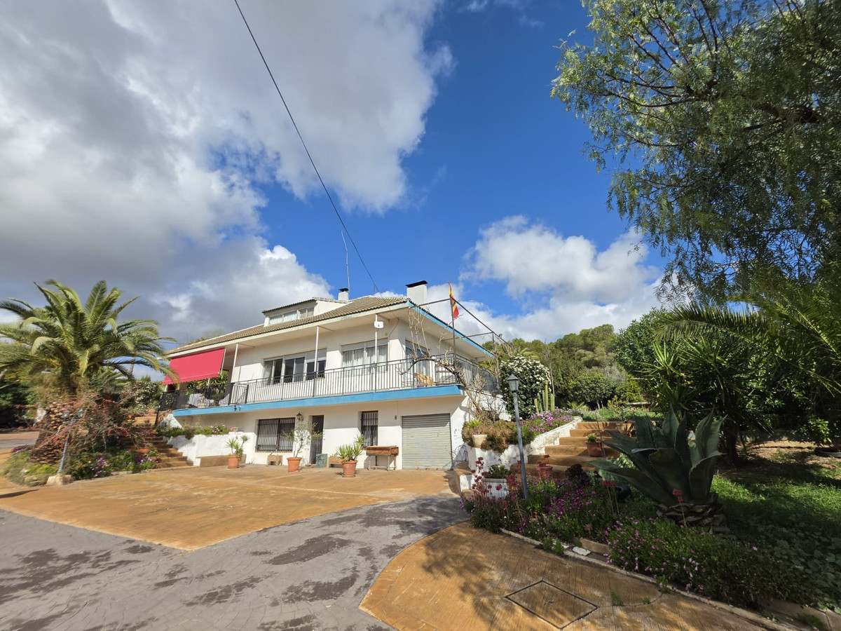 6 Bed Townhouse for sale in Elda Costa Blanca, Alicante, Spain