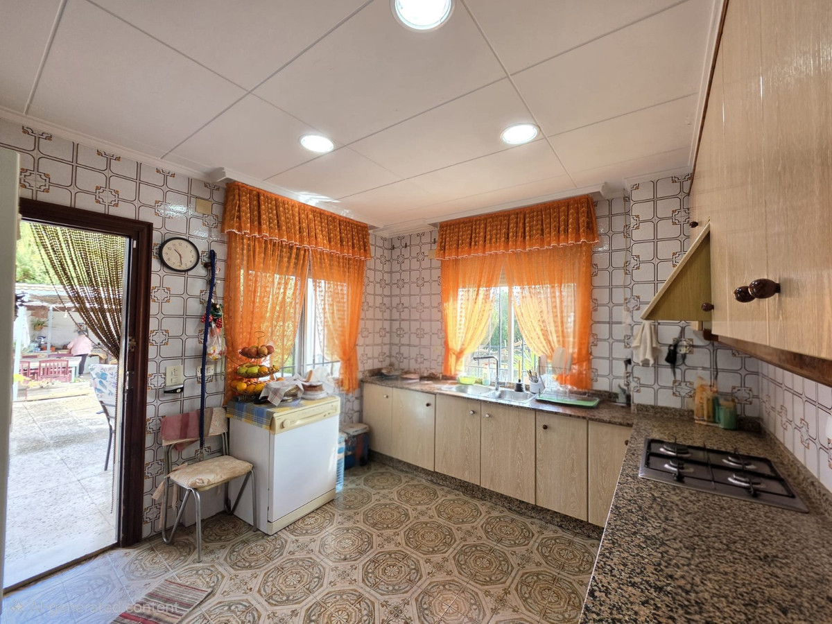 6 Bed Townhouse for sale in Elda Costa Blanca, Alicante, Spain