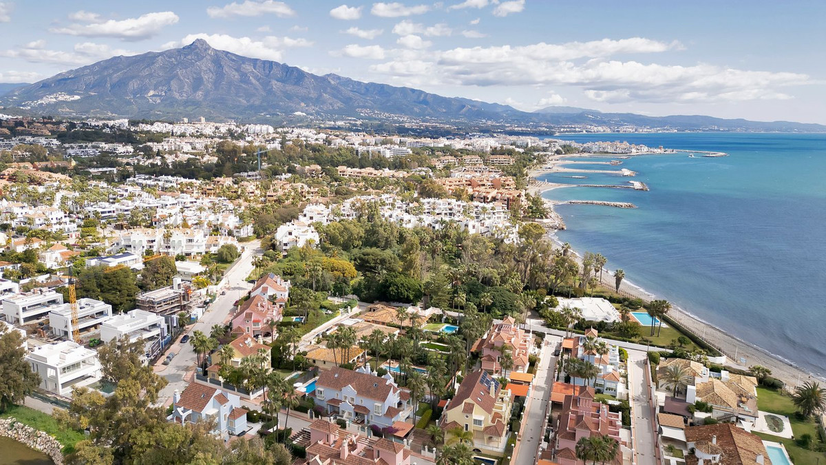 7 Bed Townhouse for sale in Puerto Banús Costa Del Sol, Málaga, Spain