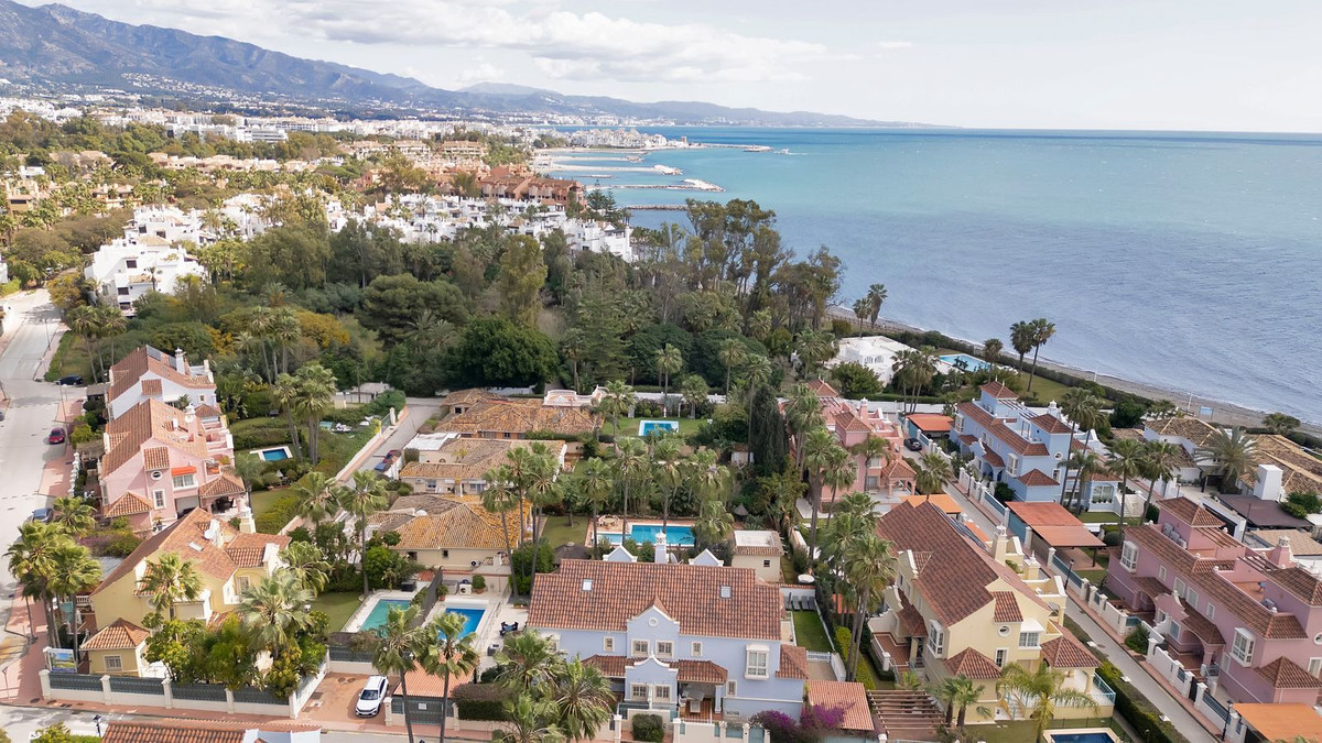 7 Bed Townhouse for sale in Puerto Banús Costa Del Sol, Málaga, Spain