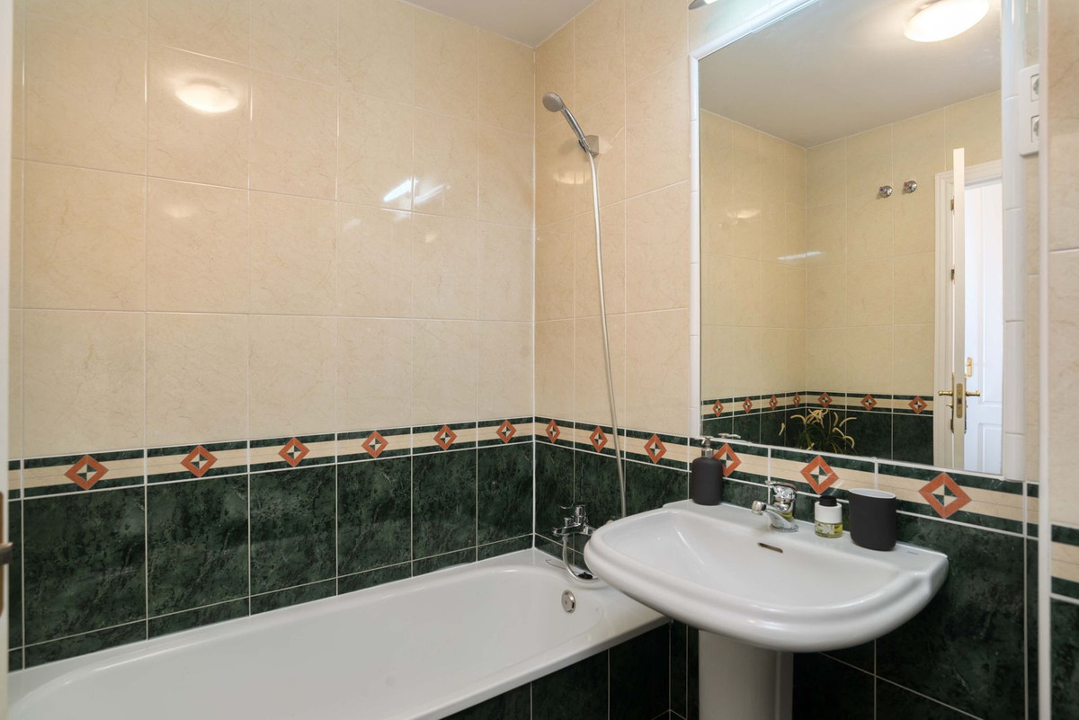 2 Bed Apartment for sale in Alhaurin Golf Costa Del Sol, Málaga, Spain