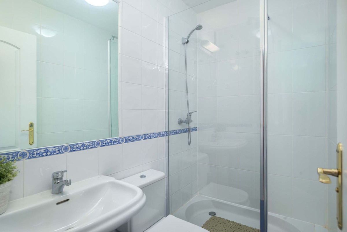 2 Bed Apartment for sale in Alhaurin Golf Costa Del Sol, Málaga, Spain