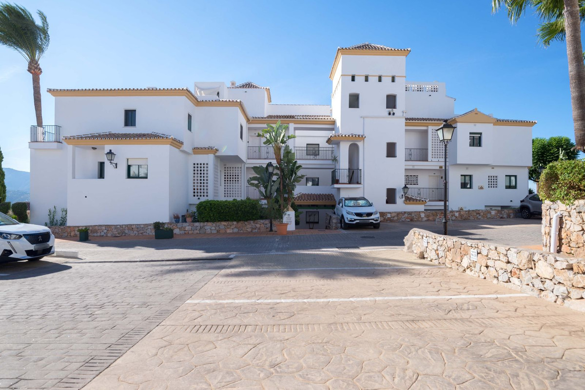 2 Bed Apartment for sale in Alhaurin Golf Costa Del Sol, Málaga, Spain