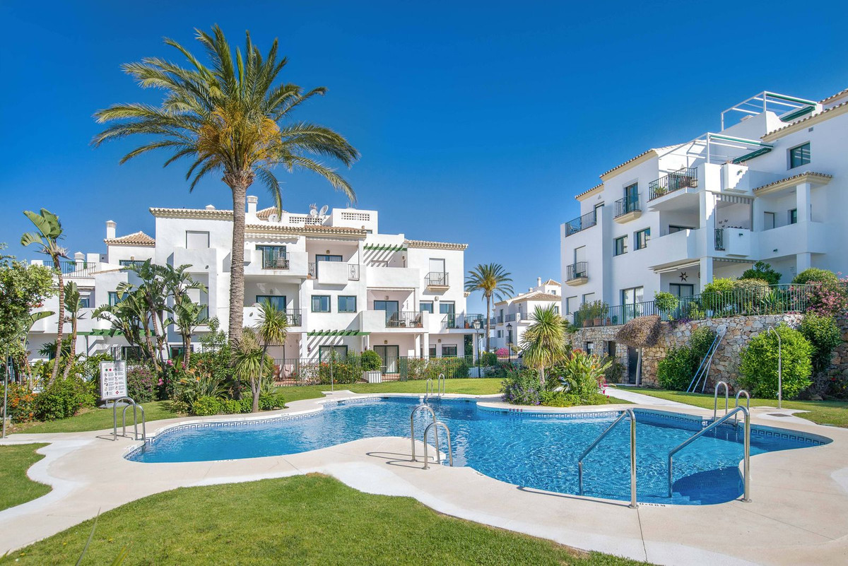 2 Bed Apartment for sale in Alhaurin Golf Costa Del Sol, Málaga, Spain