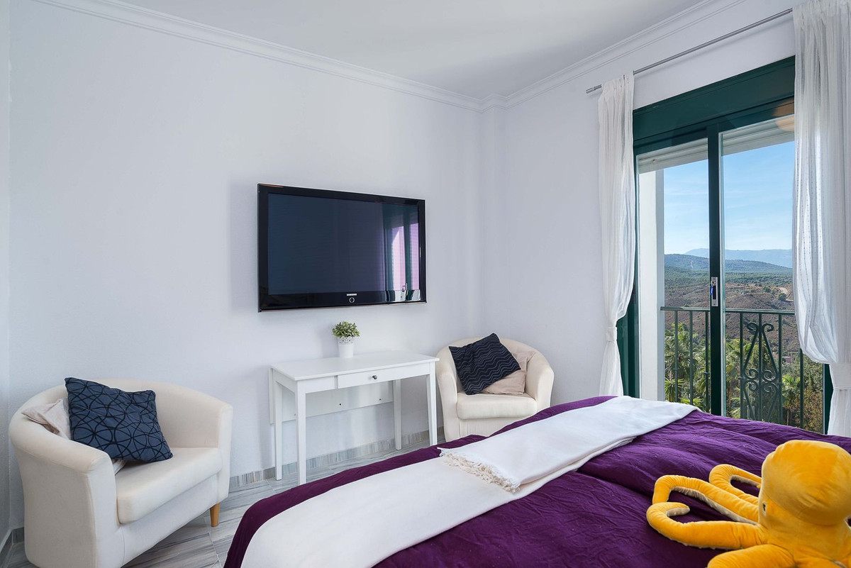 2 Bed Apartment for sale in Alhaurin Golf Costa Del Sol, Málaga, Spain