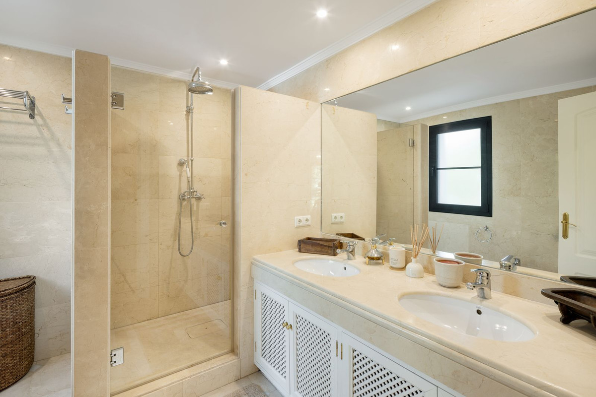 Se vende Villa - Chalet de 4 dormitorios en Costa Del Sol, Málaga, España