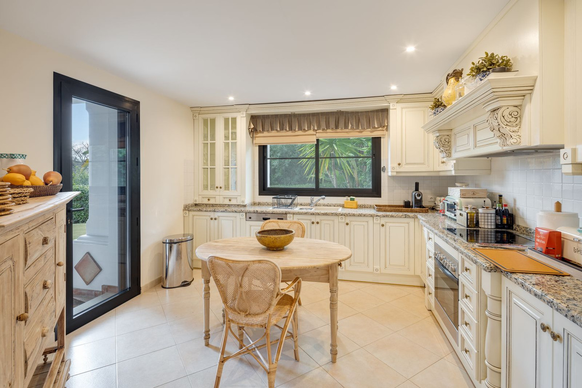 Se vende Villa - Chalet de 4 dormitorios en Costa Del Sol, Málaga, España