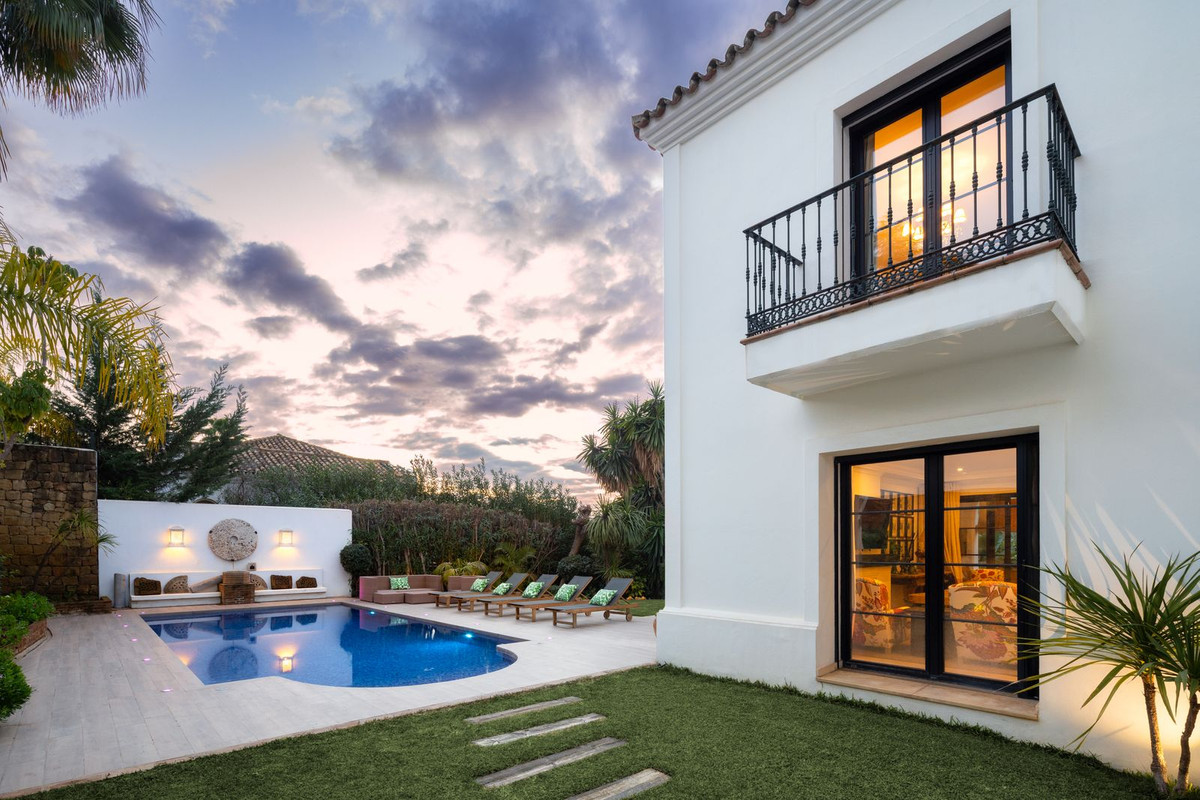 Se vende Villa - Chalet de 4 dormitorios en Costa Del Sol, Málaga, España