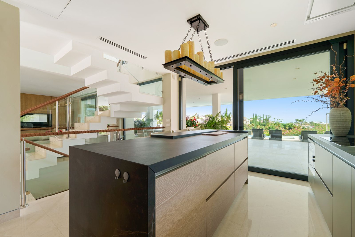 Se vende Villa - Chalet de 5 dormitorios en Costa Del Sol, Málaga, España