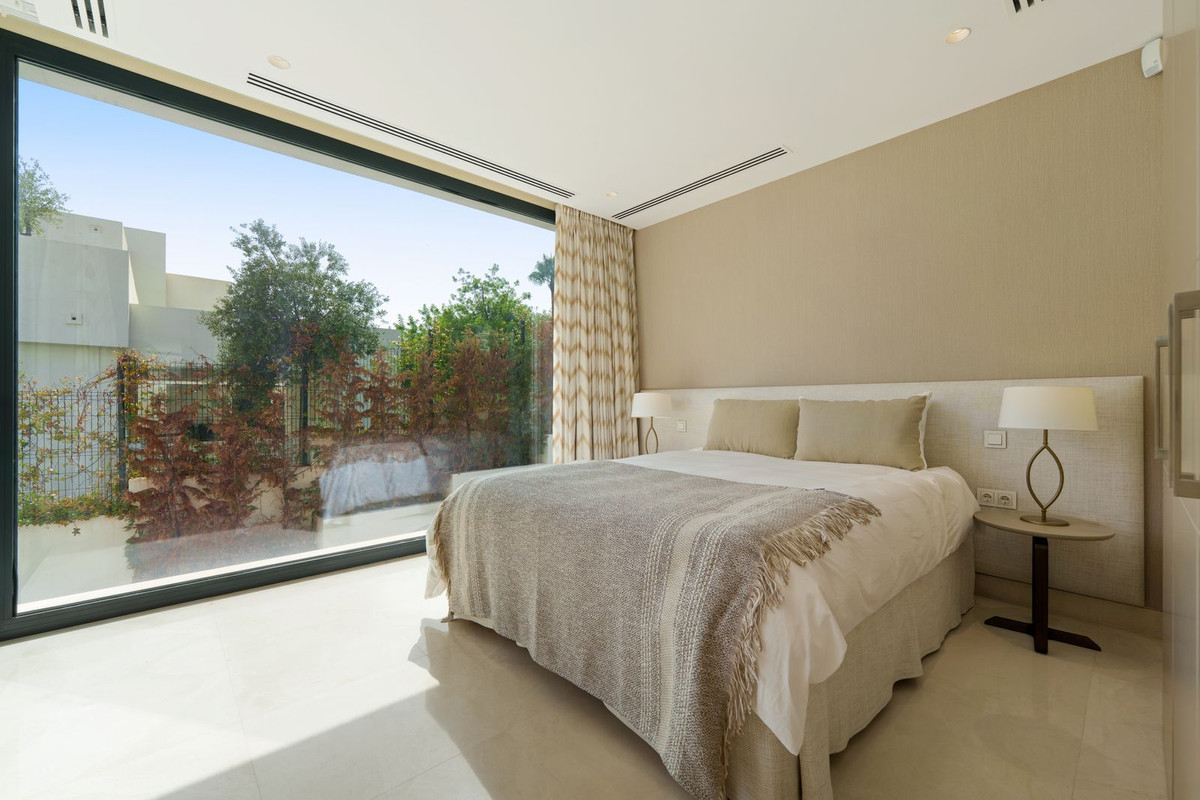Se vende Villa - Chalet de 5 dormitorios en Costa Del Sol, Málaga, España