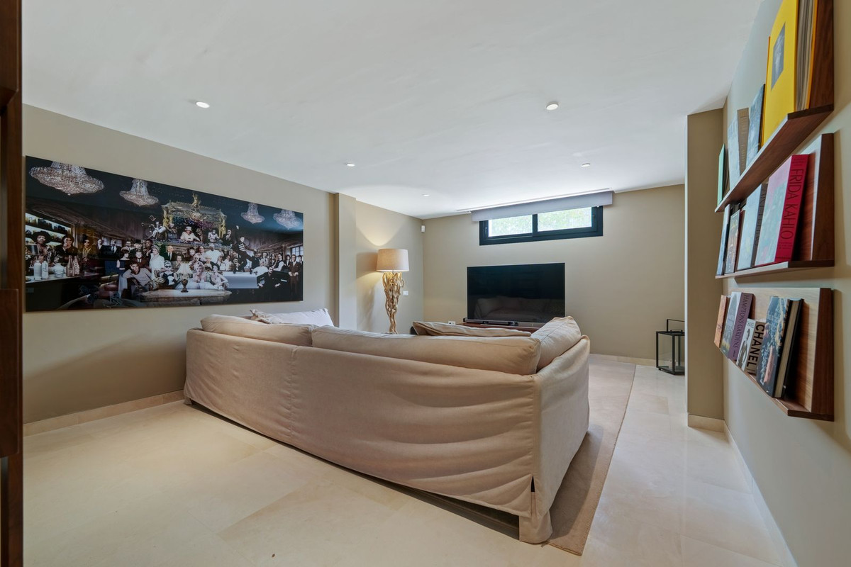 Se vende Villa - Chalet de 5 dormitorios en Costa Del Sol, Málaga, España
