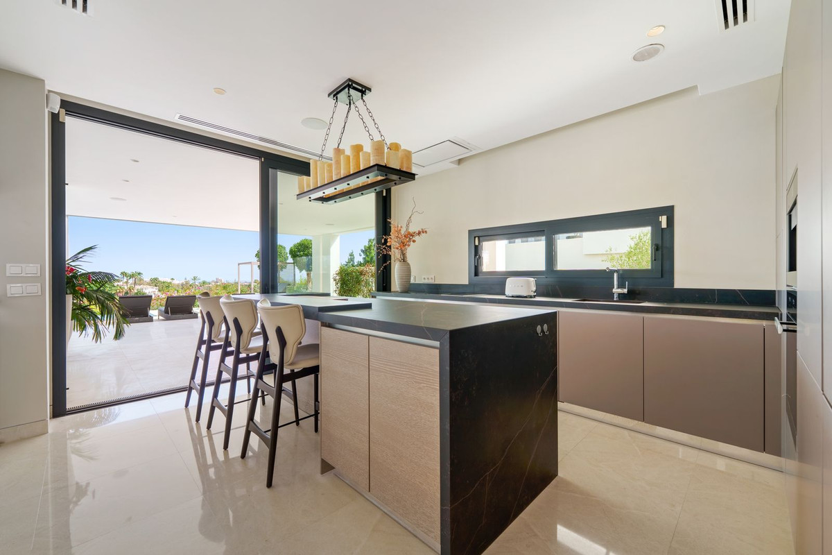 Se vende Villa - Chalet de 5 dormitorios en Costa Del Sol, Málaga, España