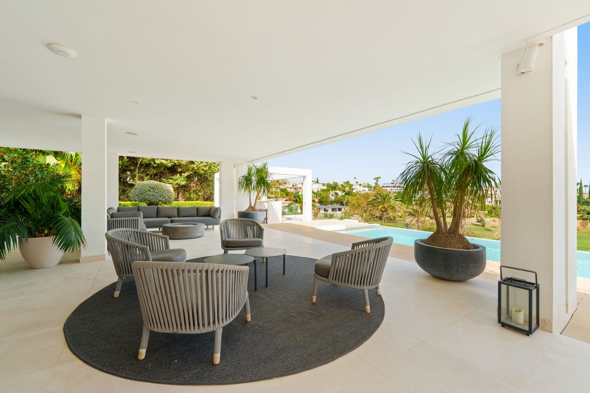 Se vende Villa - Chalet de 5 dormitorios en Costa Del Sol, Málaga, España
