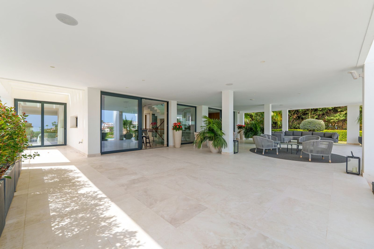 Se vende Villa - Chalet de 5 dormitorios en Costa Del Sol, Málaga, España