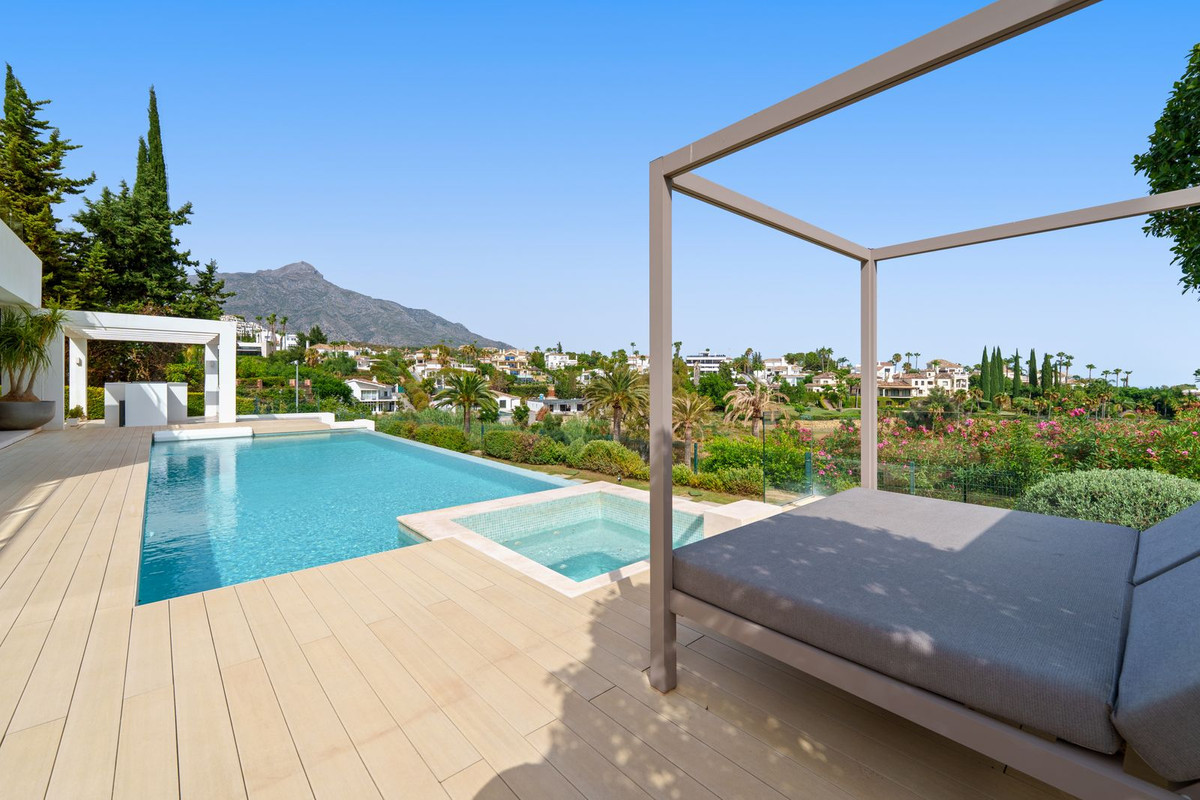 Se vende Villa - Chalet de 5 dormitorios en Costa Del Sol, Málaga, España