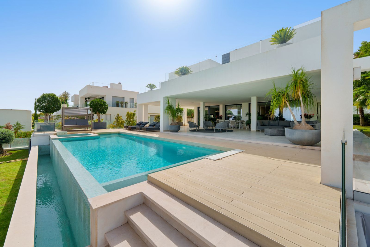 Se vende Villa - Chalet de 5 dormitorios en Costa Del Sol, Málaga, España