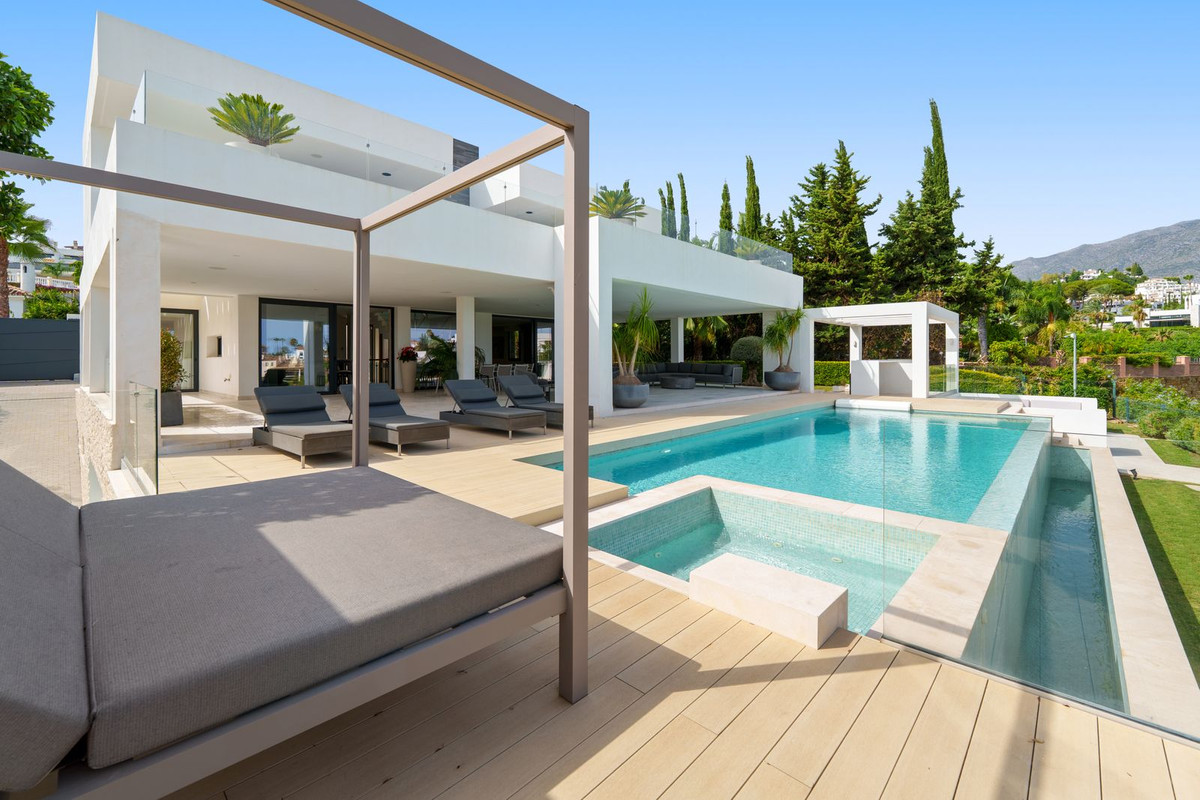 Se vende Villa - Chalet de 5 dormitorios en Costa Del Sol, Málaga, España