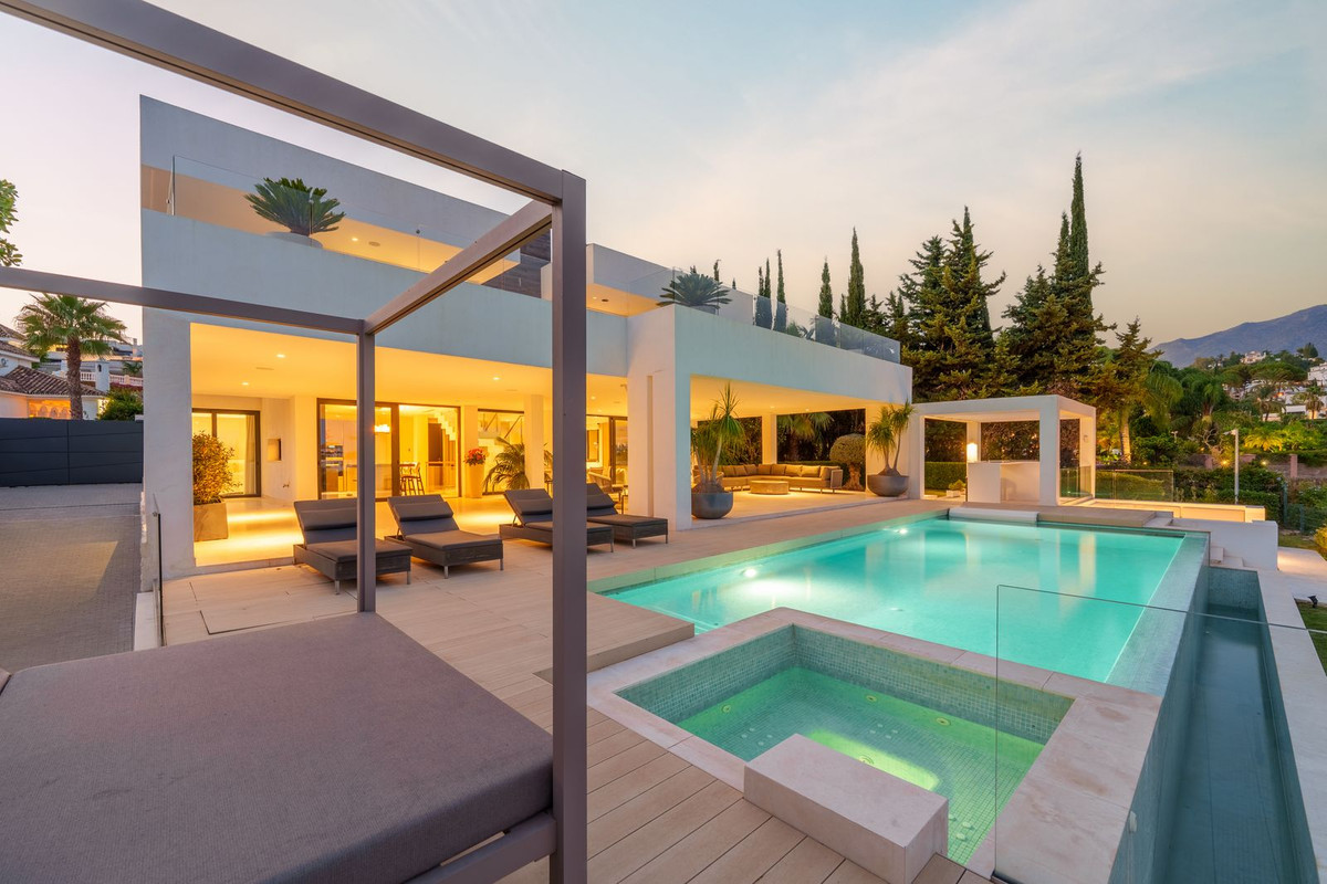 Se vende Villa - Chalet de 5 dormitorios en Costa Del Sol, Málaga, España
