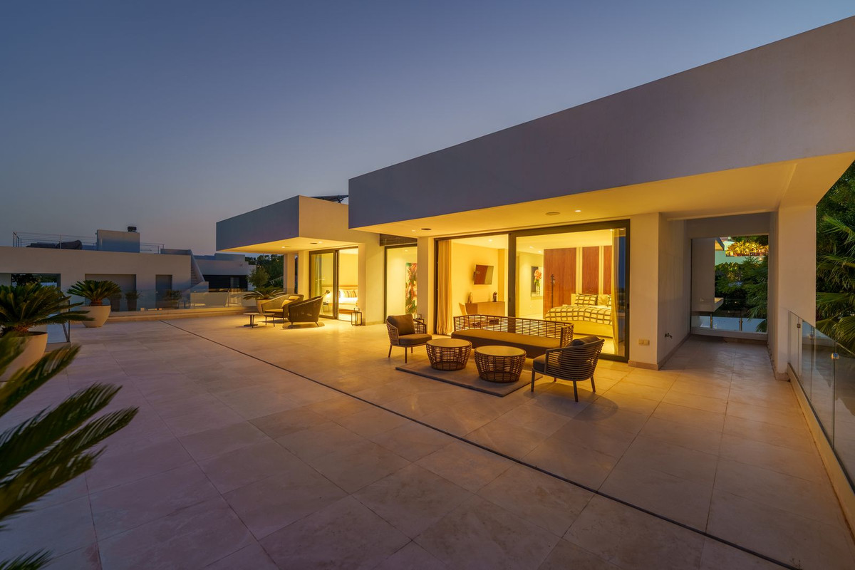 Se vende Villa - Chalet de 5 dormitorios en Costa Del Sol, Málaga, España