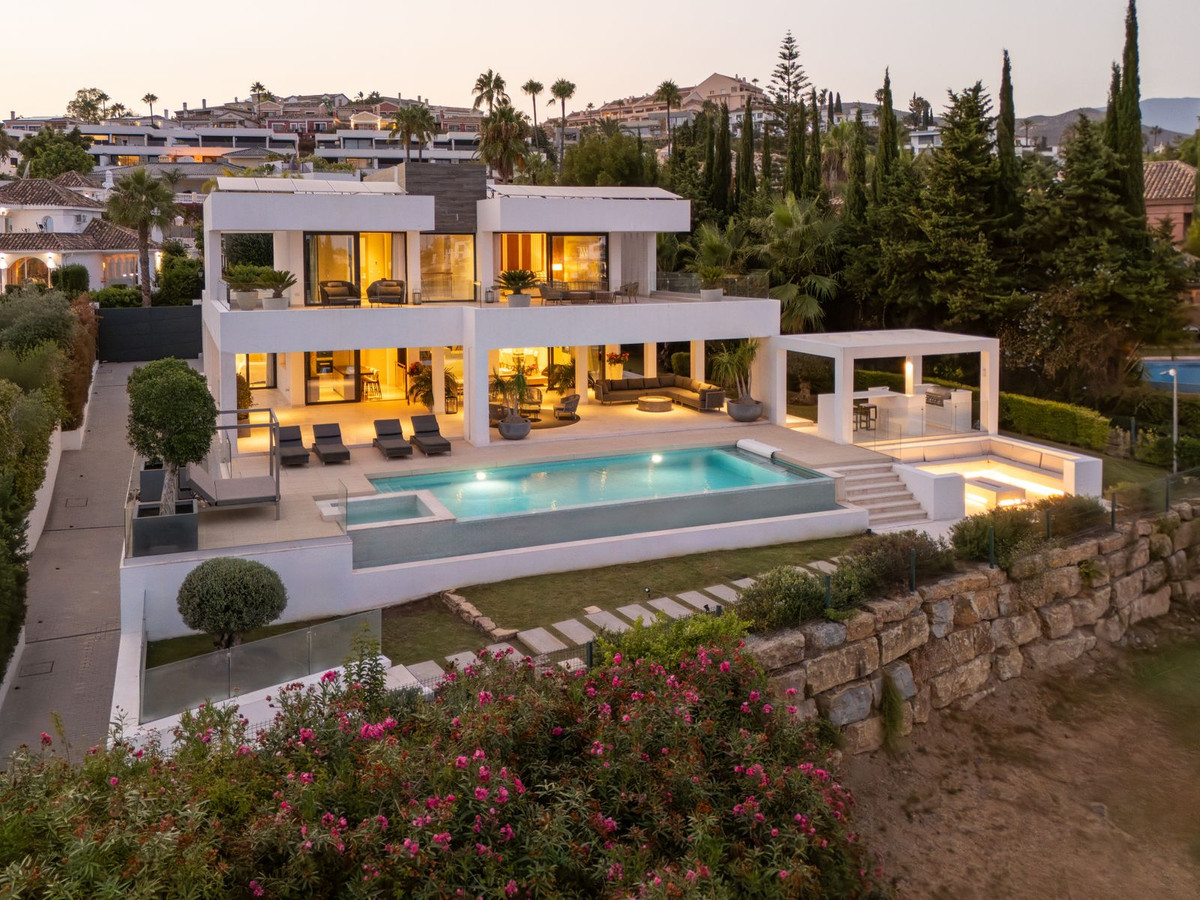 Se vende Villa - Chalet de 5 dormitorios en Costa Del Sol, Málaga, España