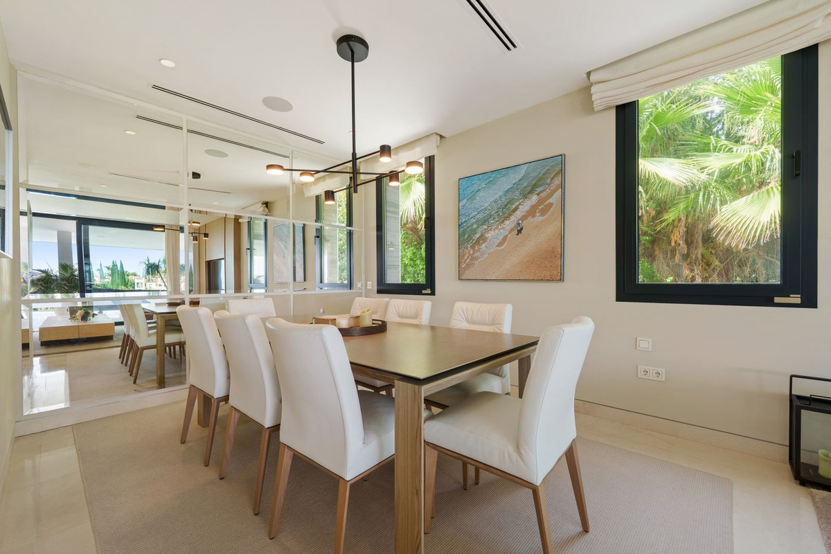 Se vende Villa - Chalet de 5 dormitorios en Costa Del Sol, Málaga, España