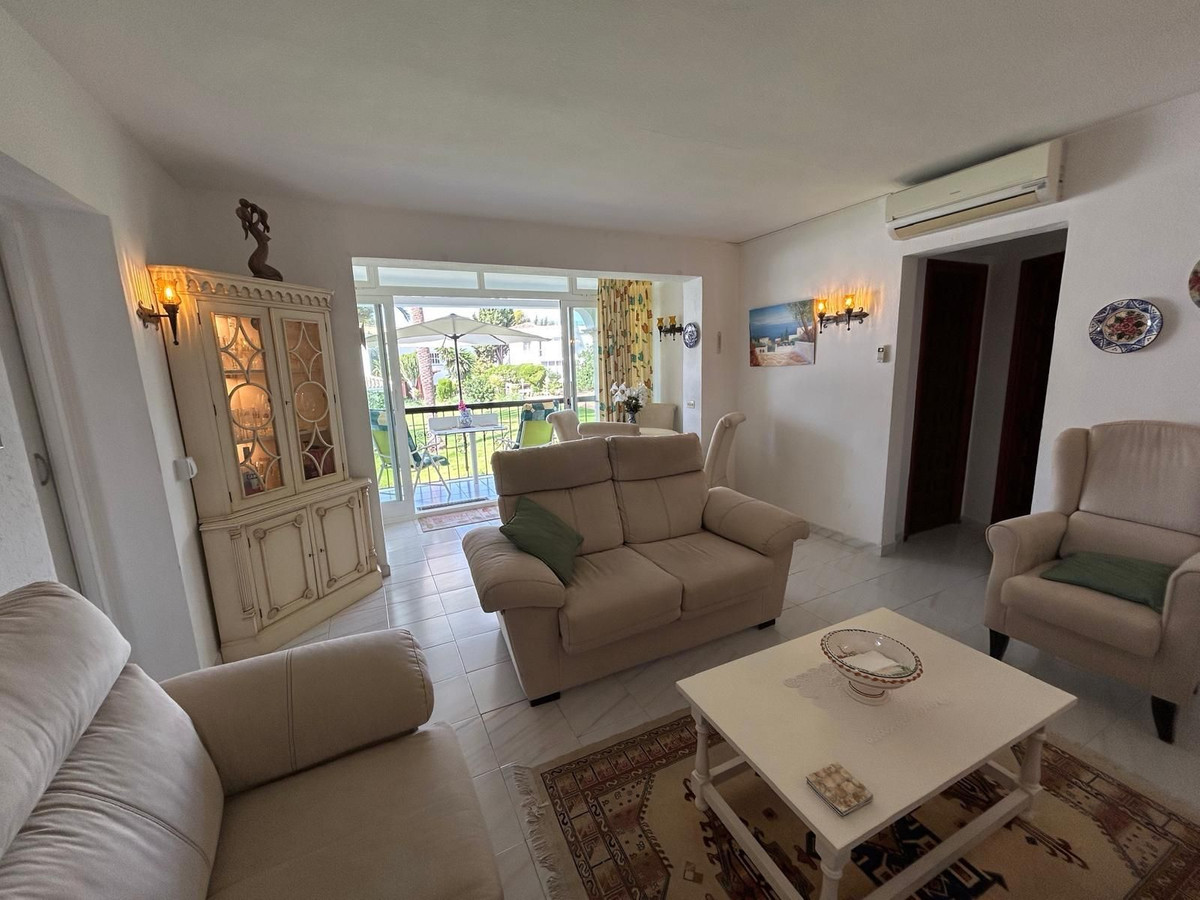1 Bed Apartment for sale in El Paraiso Costa Del Sol, Málaga, Spain