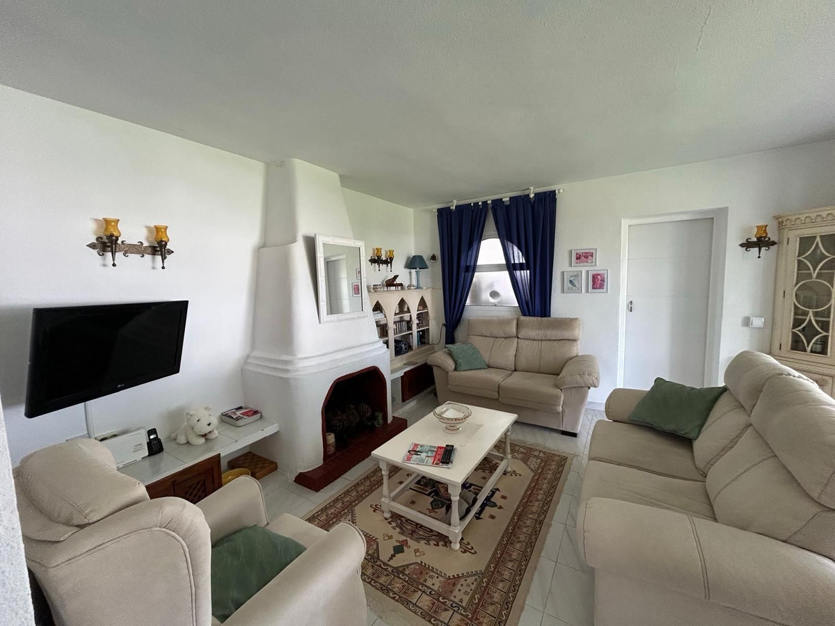 1 Bed Apartment for sale in El Paraiso Costa Del Sol, Málaga, Spain