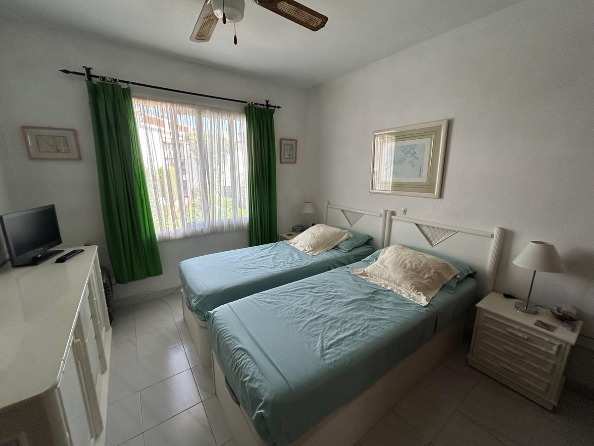 1 Bed Apartment for sale in El Paraiso Costa Del Sol, Málaga, Spain