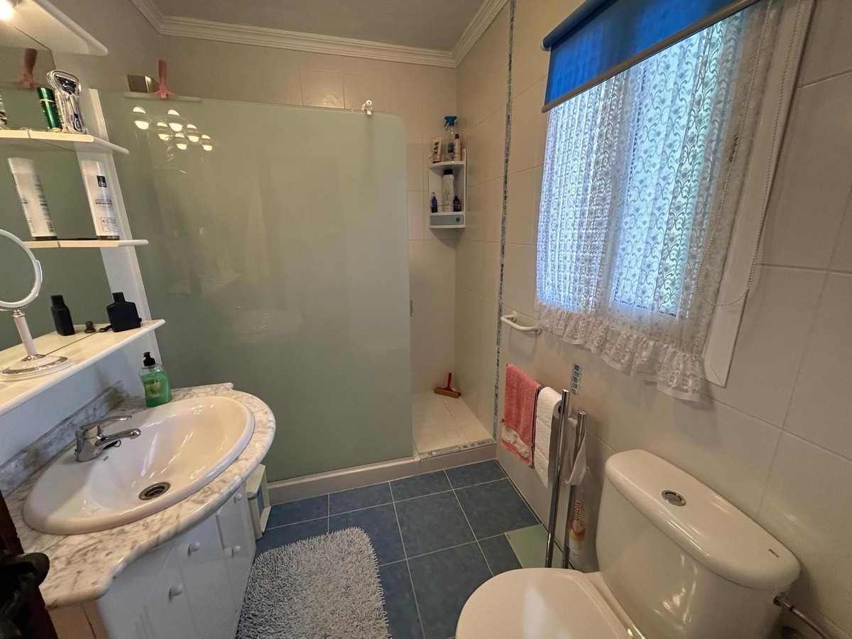 1 Bed Apartment for sale in El Paraiso Costa Del Sol, Málaga, Spain