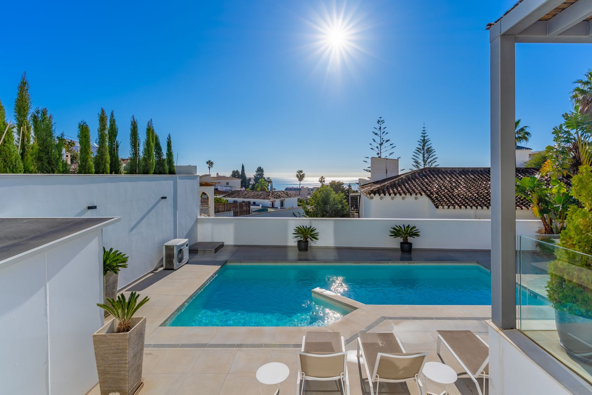 5 Bed Townhouse for sale in Fuengirola Costa Del Sol, Málaga, Spain