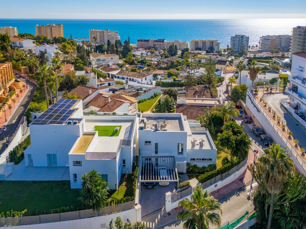 5 Bed Townhouse for sale in Fuengirola Costa Del Sol, Málaga, Spain