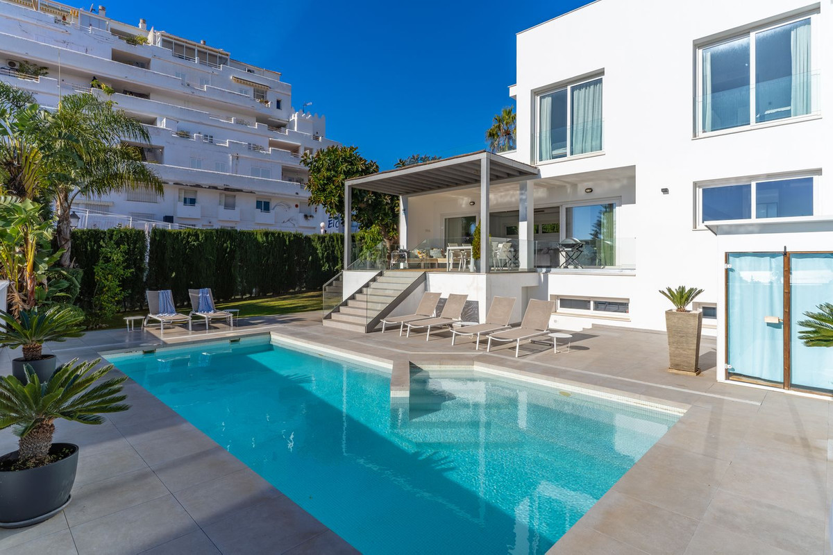 5 Bed Townhouse for sale in Fuengirola Costa Del Sol, Málaga, Spain