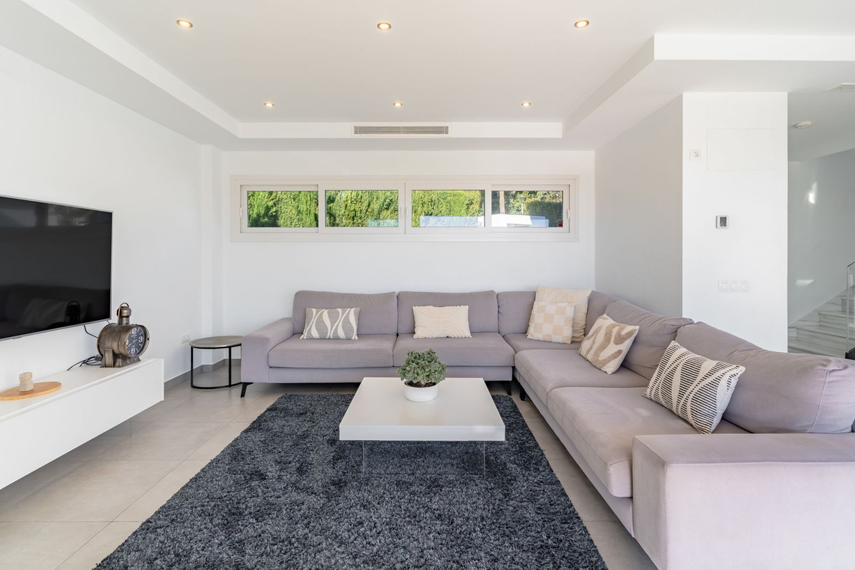 5 Bed Townhouse for sale in Fuengirola Costa Del Sol, Málaga, Spain