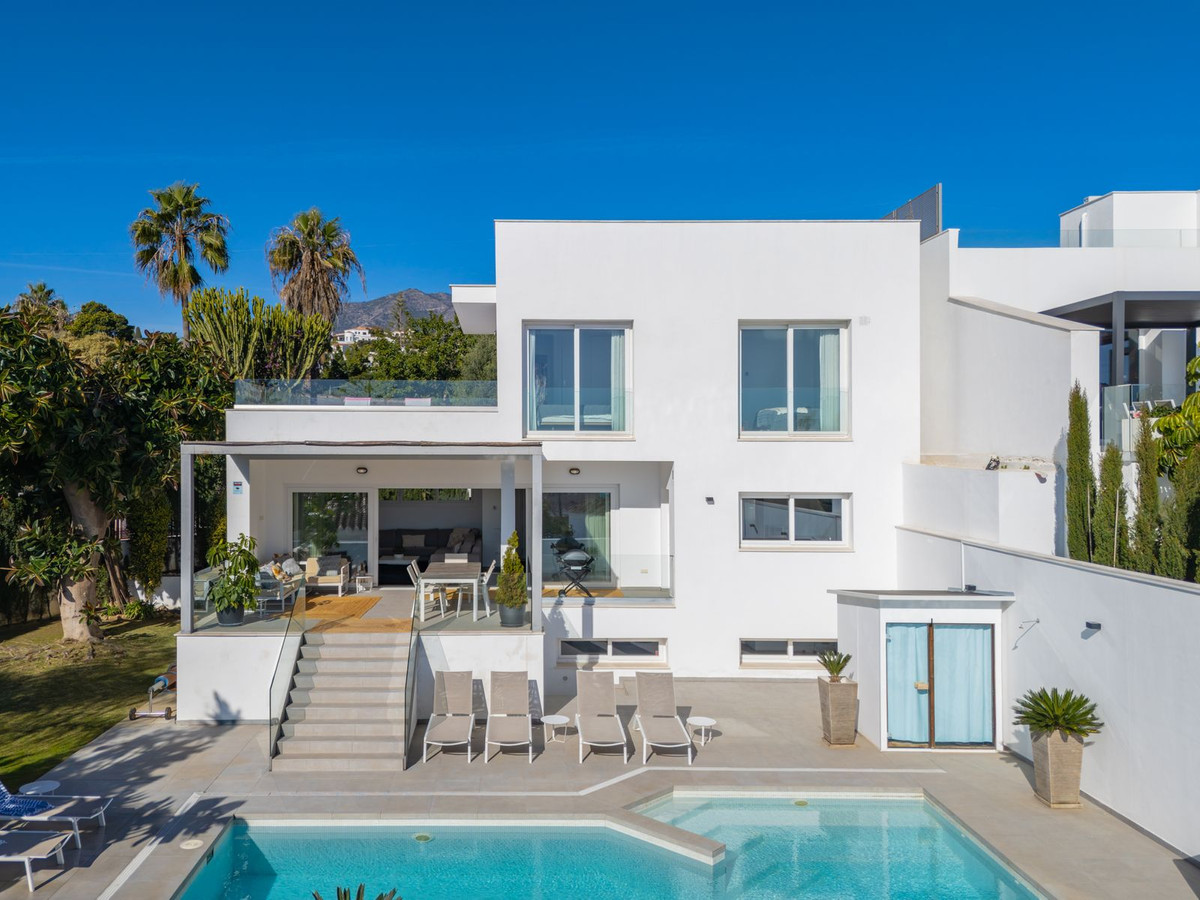 5 Bed Townhouse for sale in Fuengirola Costa Del Sol, Málaga, Spain