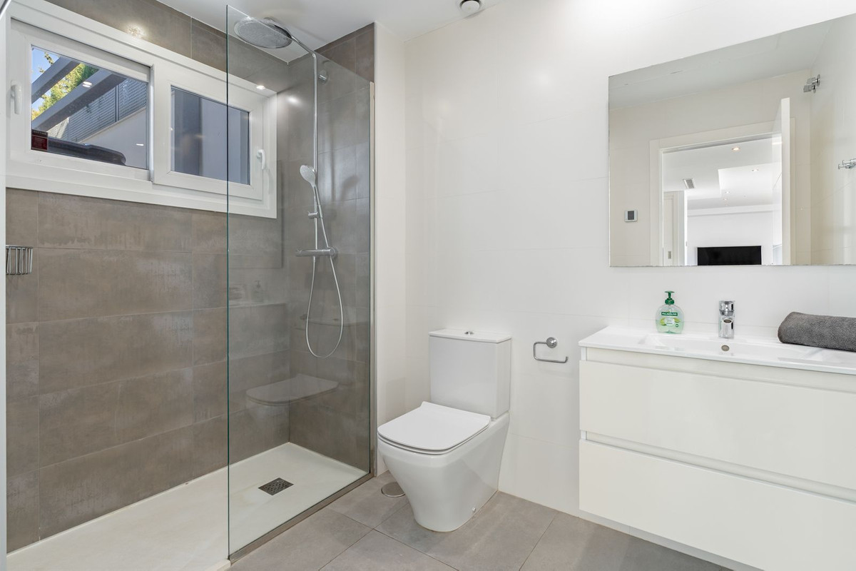 5 Bed Townhouse for sale in Fuengirola Costa Del Sol, Málaga, Spain