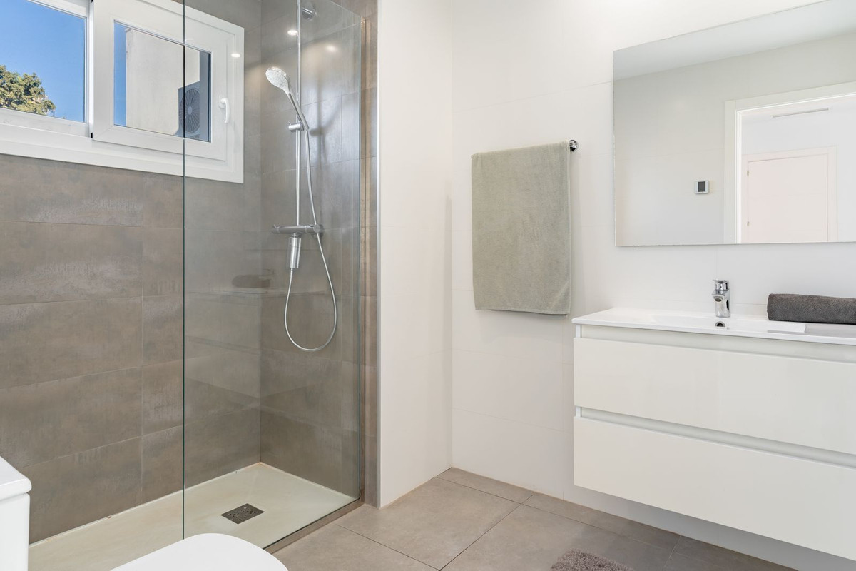 5 Bed Townhouse for sale in Fuengirola Costa Del Sol, Málaga, Spain