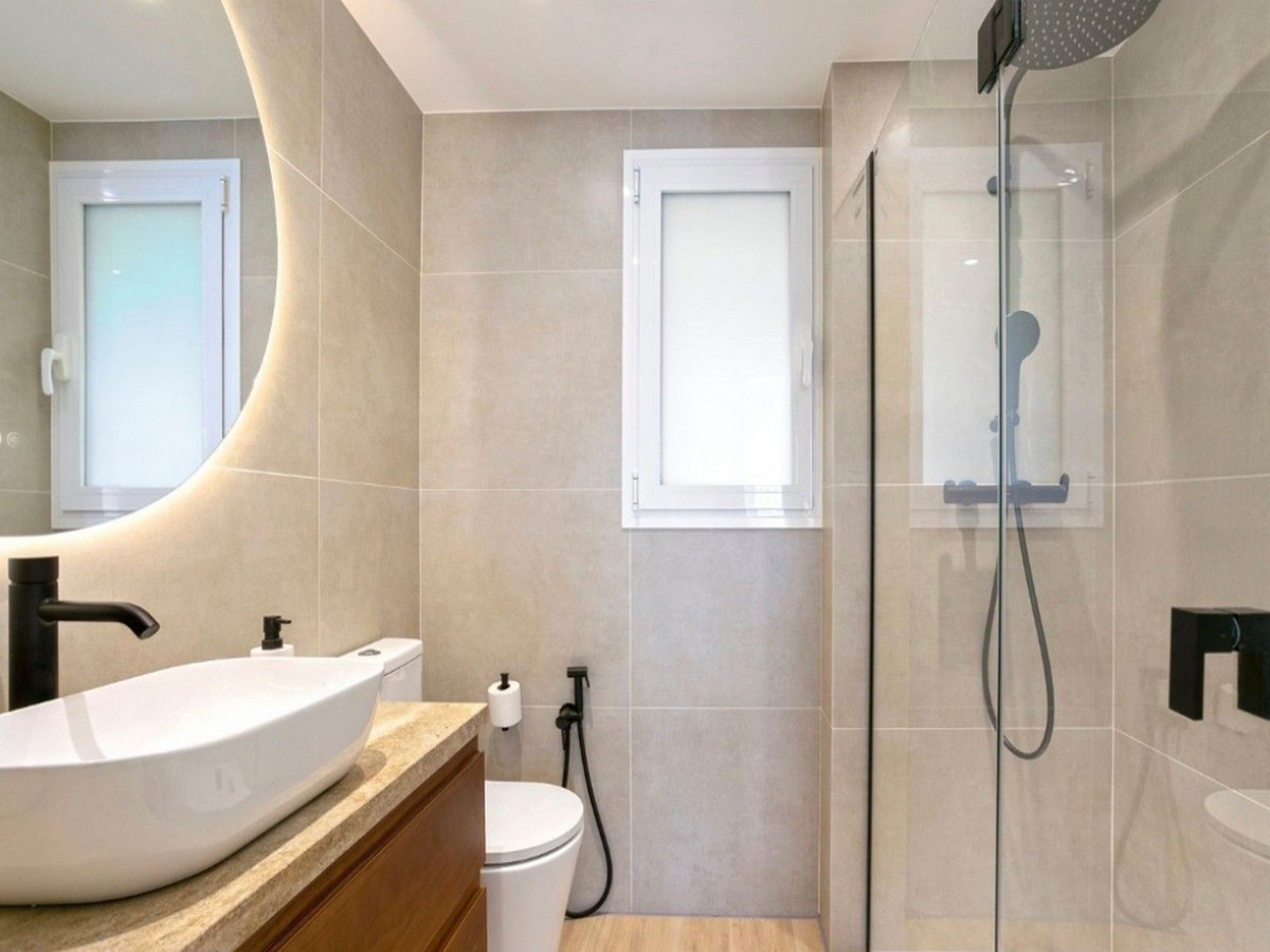 2 Bed Apartment for sale in Fuengirola Costa Del Sol, Málaga, Spain