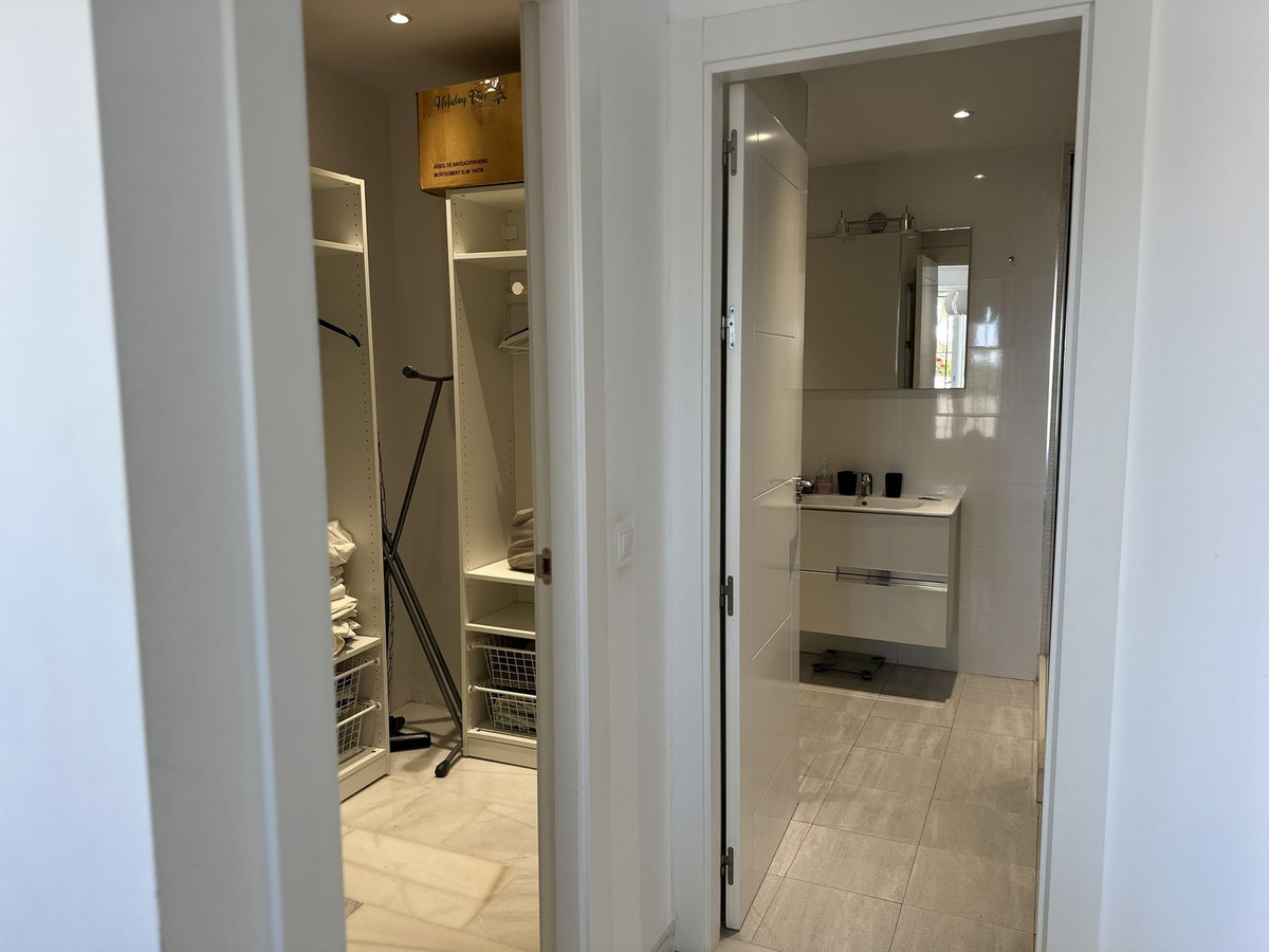 Se vende Apartamento Planta Baja de 4 dormitorios en Costa Del Sol, Málaga, España