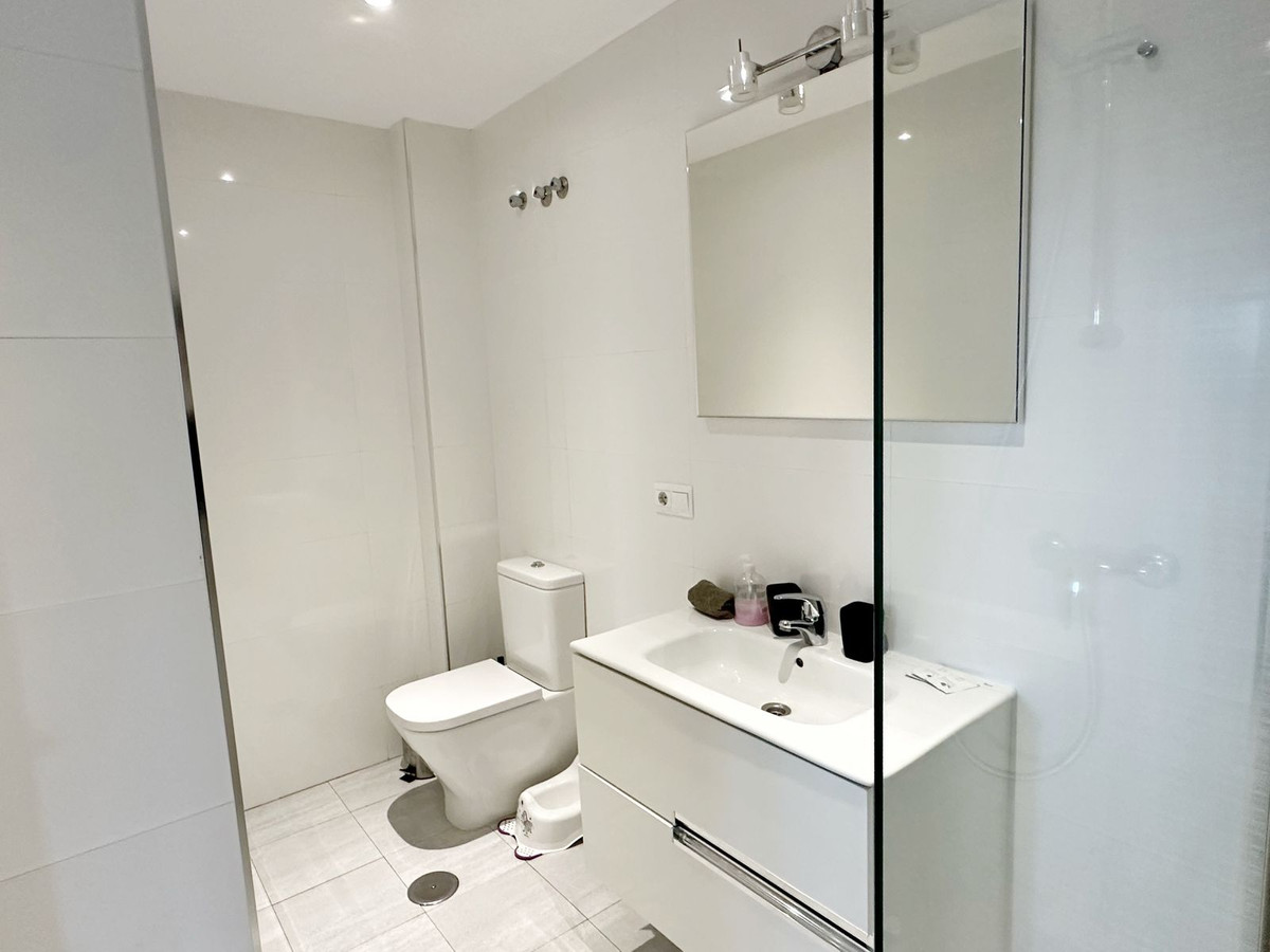 Se vende Apartamento Planta Baja de 4 dormitorios en Costa Del Sol, Málaga, España