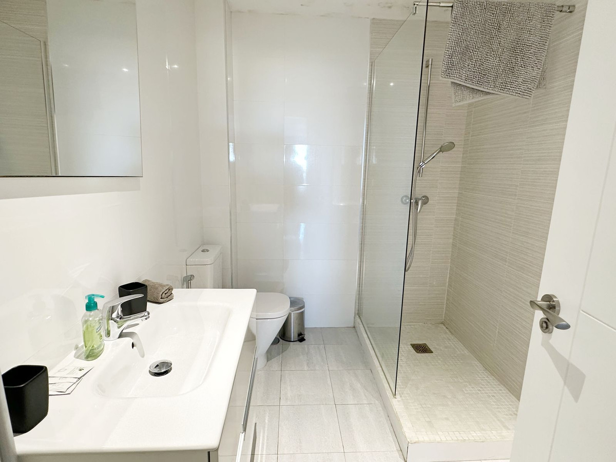 Se vende Apartamento Planta Baja de 4 dormitorios en Costa Del Sol, Málaga, España