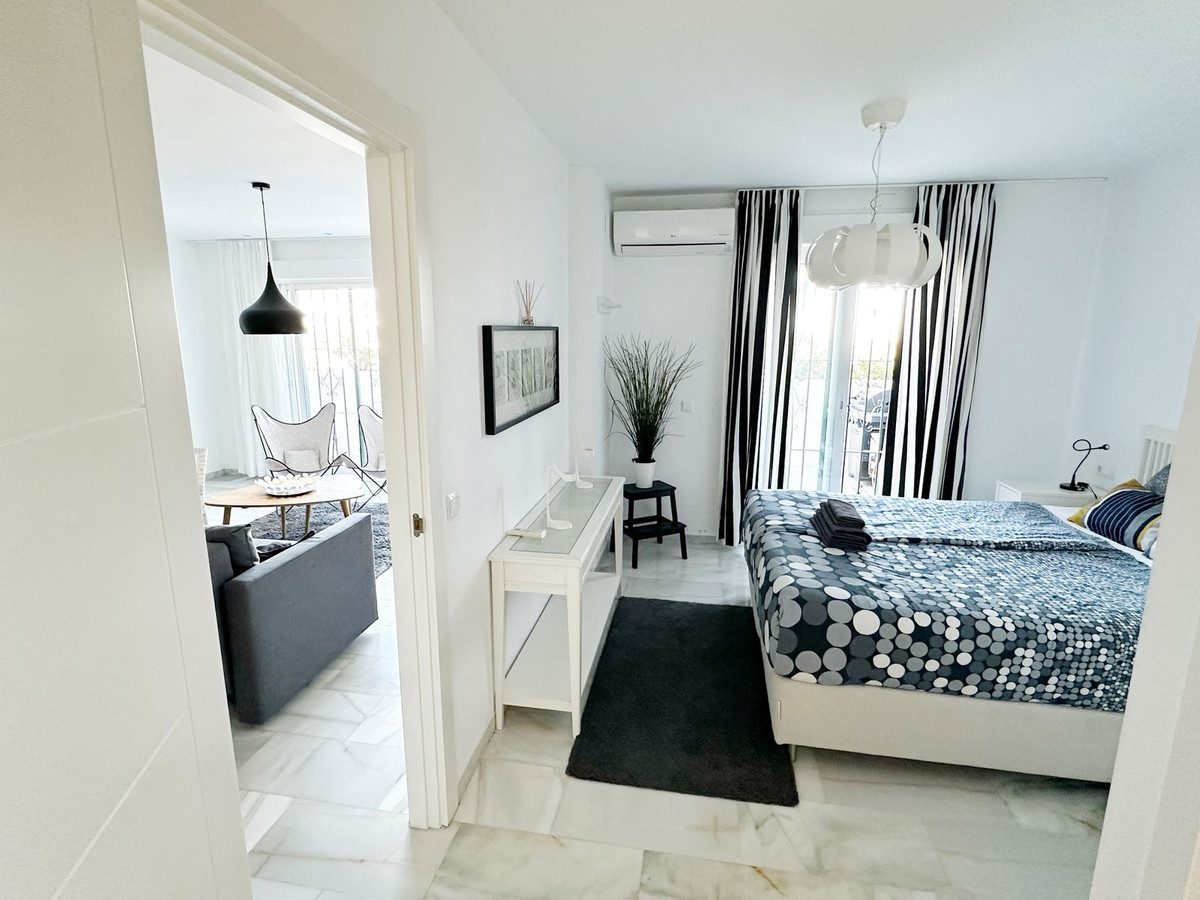 Se vende Apartamento Planta Baja de 4 dormitorios en Costa Del Sol, Málaga, España