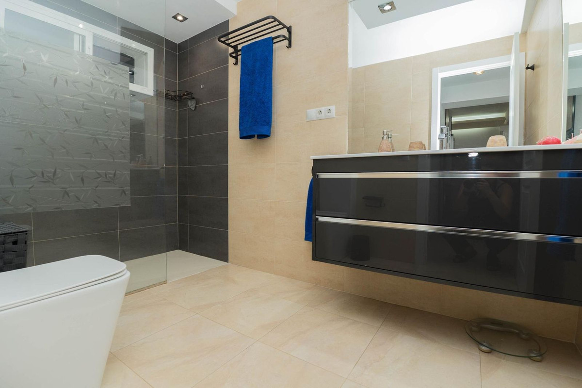 2 Bed Apartment for sale in Benalmadena Costa Del Sol, Málaga, Spain