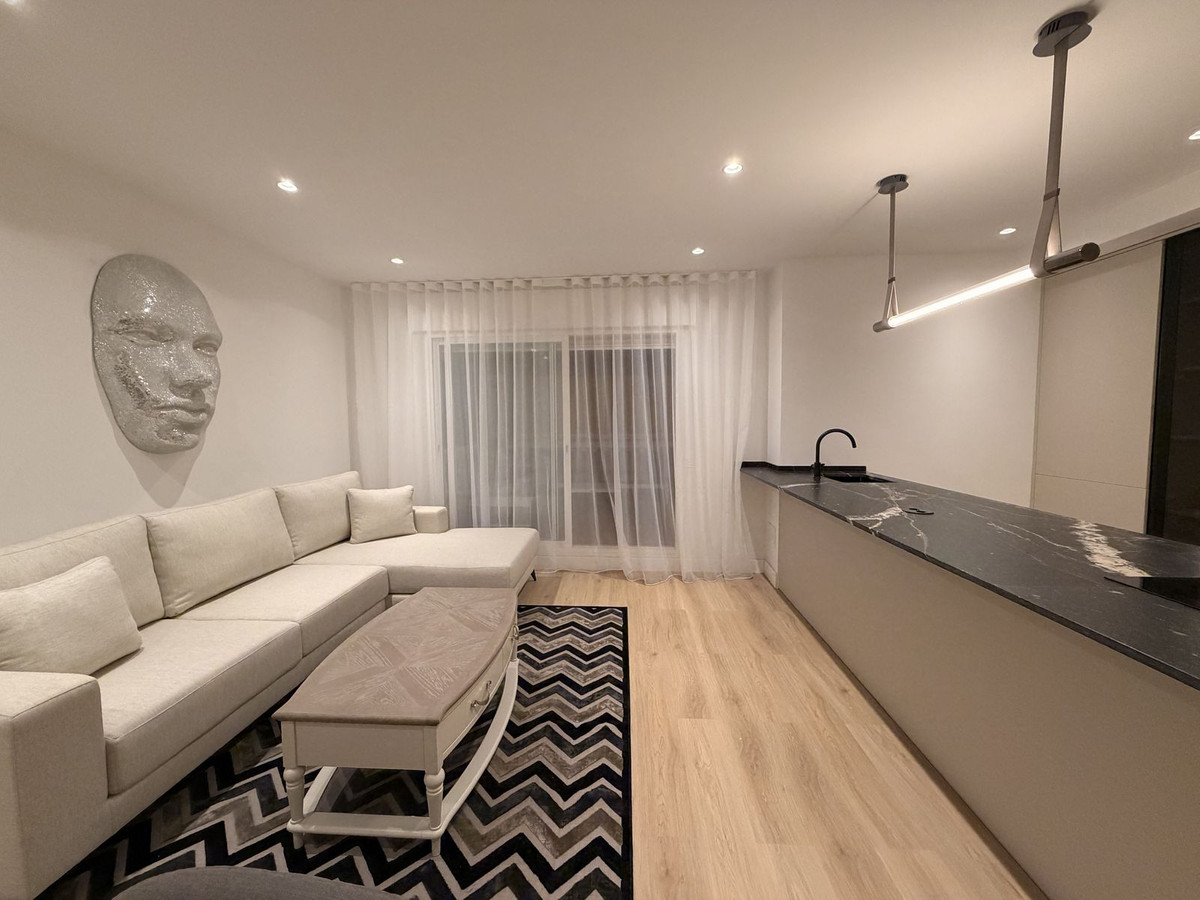 3 Bed Apartment for sale in Nueva Andalucía Costa Del Sol, Málaga, Spain