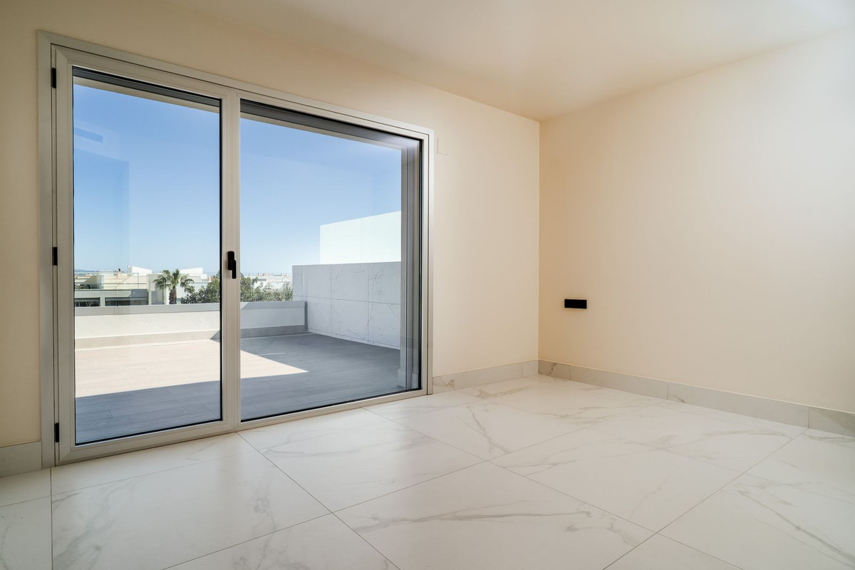 4 Bed Apartment for sale in San Pedro De Alcántara Costa Del Sol, Málaga, Spain