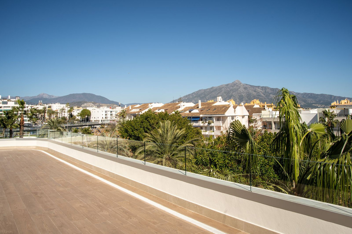 4 Bed Apartment for sale in San Pedro De Alcántara Costa Del Sol, Málaga, Spain