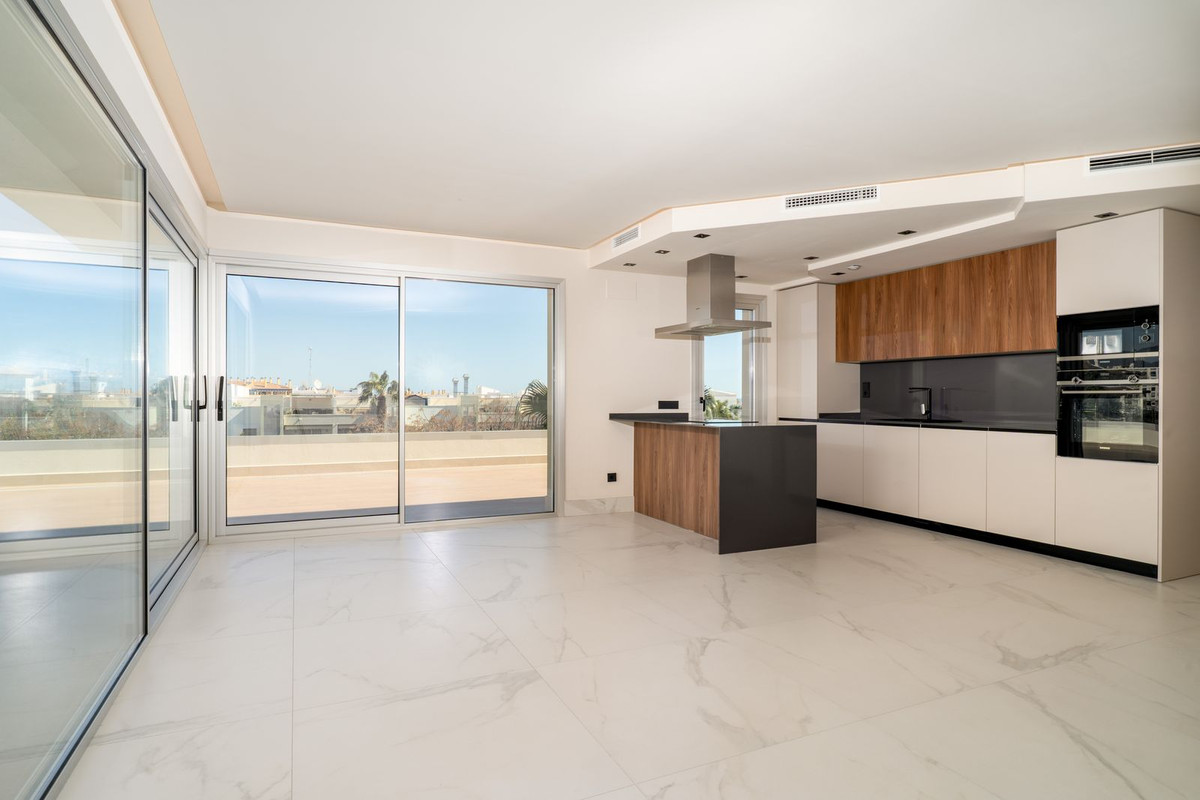 4 Bed Apartment for sale in San Pedro De Alcántara Costa Del Sol, Málaga, Spain