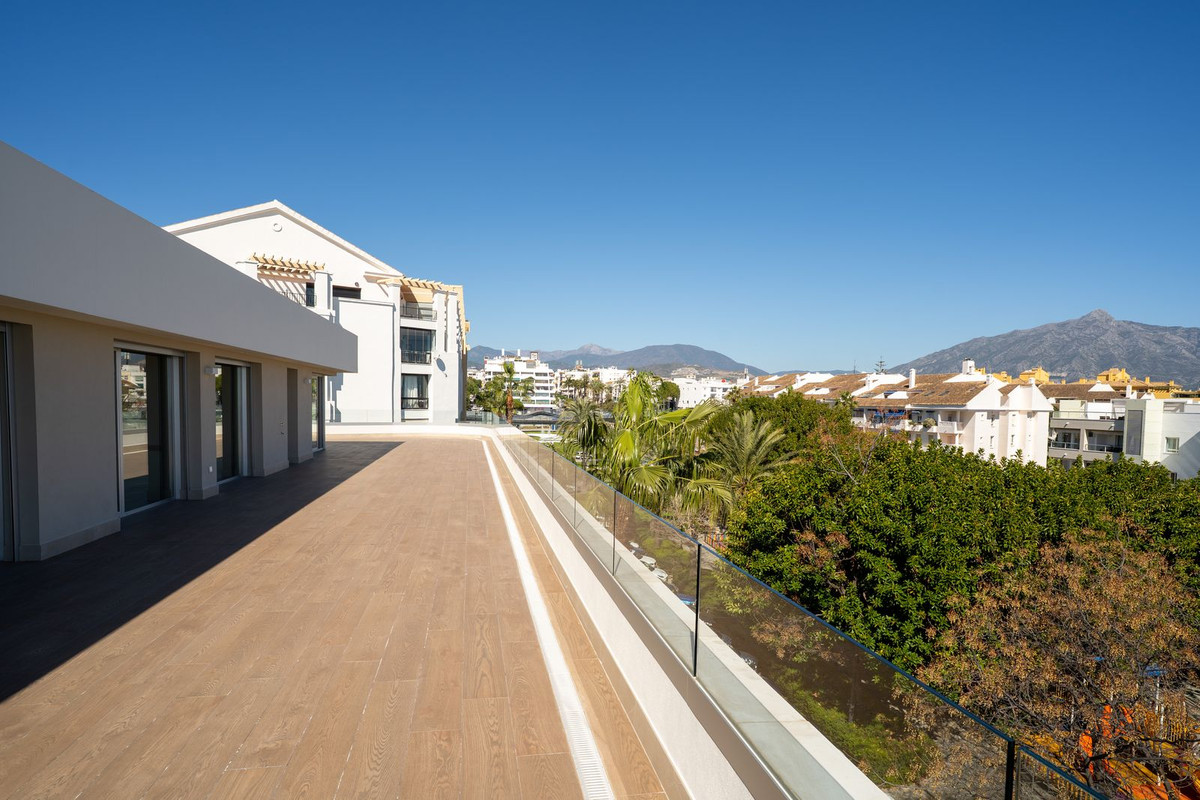 4 Bed Apartment for sale in San Pedro De Alcántara Costa Del Sol, Málaga, Spain